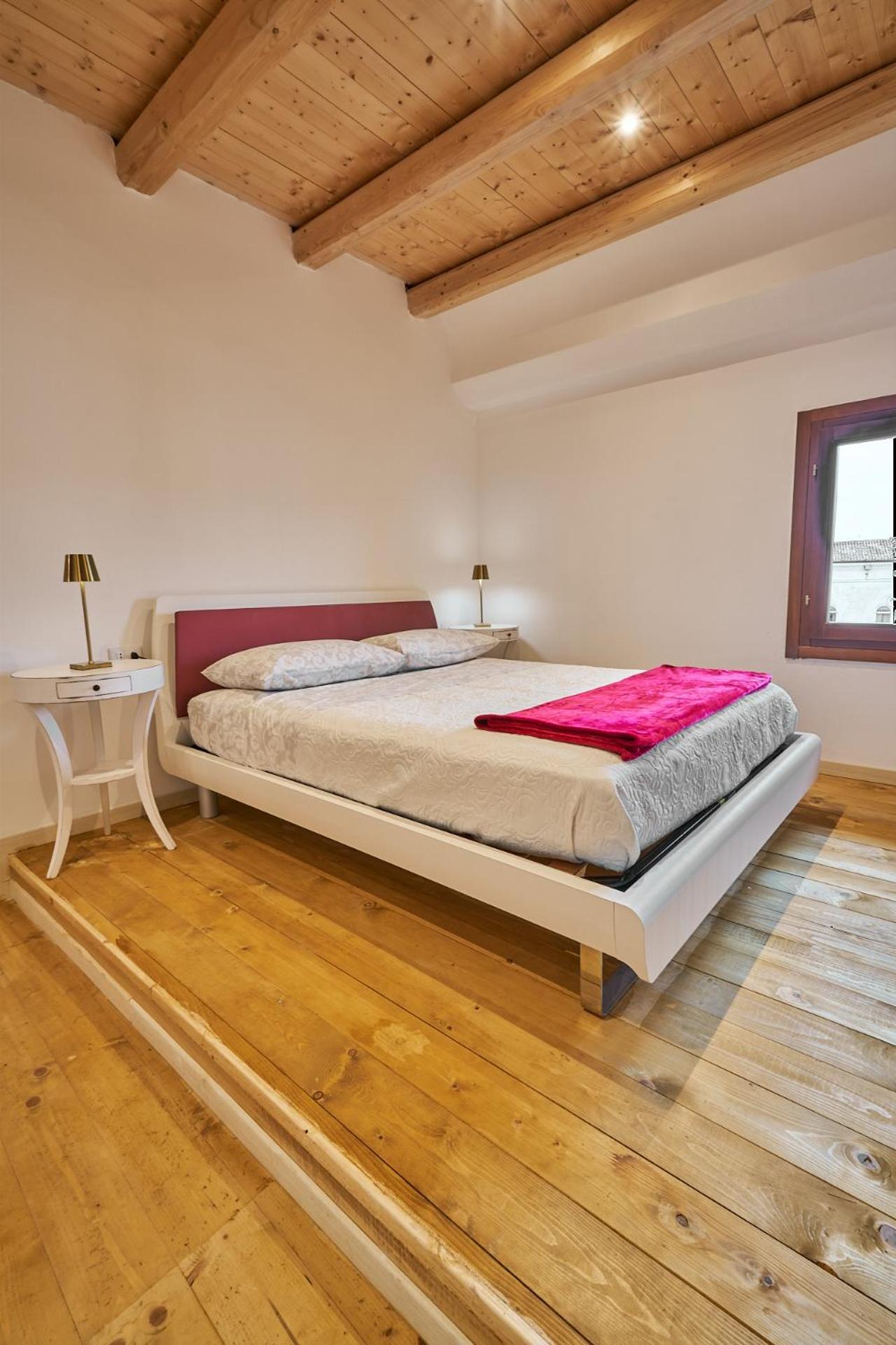 Attico Di Piazza Cima Apartment โกเนลยาโน ห้อง รูปภาพ